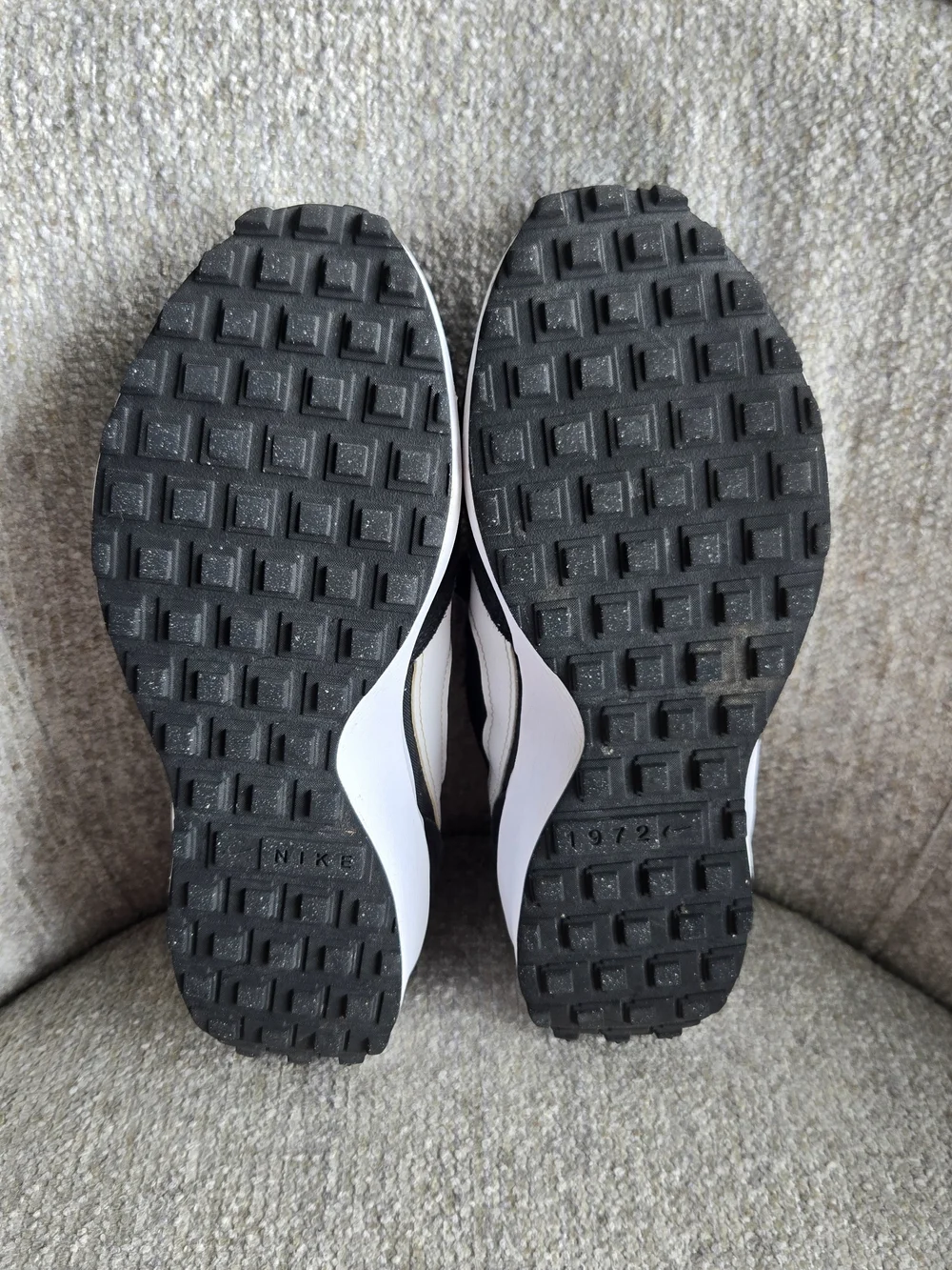 Nike Women's Black and White Low-Top Sneakers Sz 8